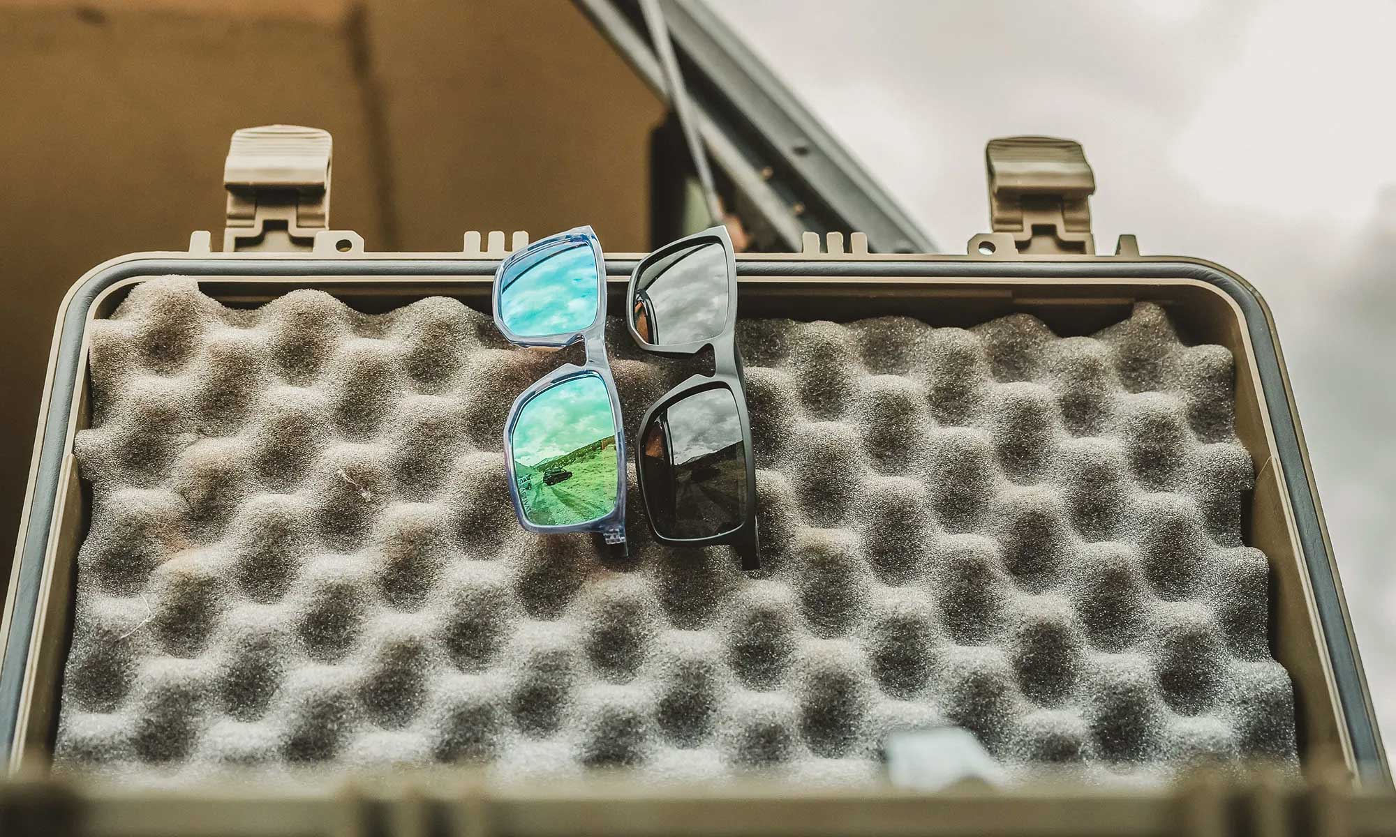 Wiley X WX AXE — Captivate Polarized - Green Mirror - Amber, Gloss Crystal Grey
