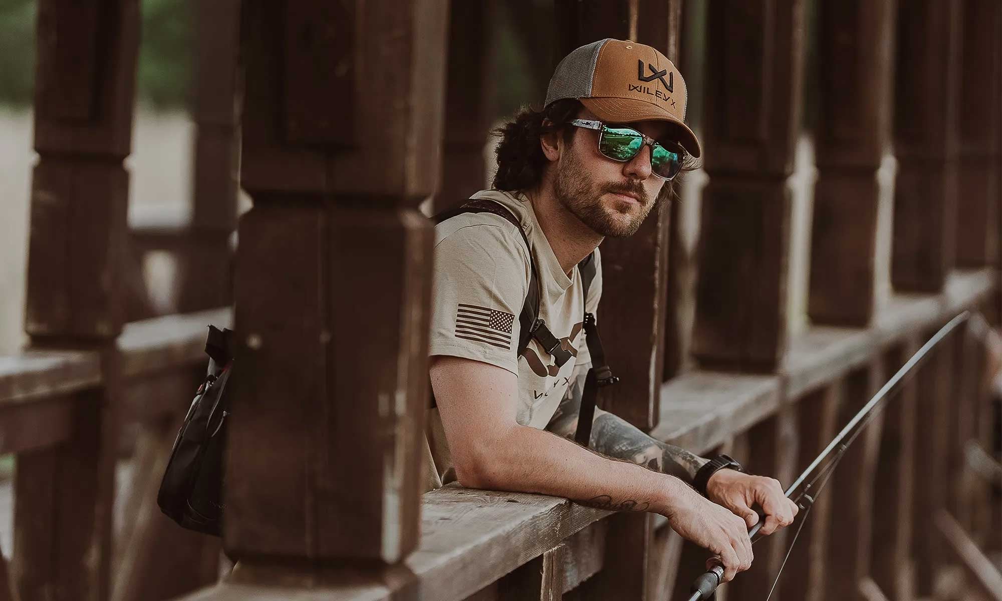 Wiley X WX TREK — Captivate Polarized - Green Mirror - Amber, Gloss Crystal Light Grey